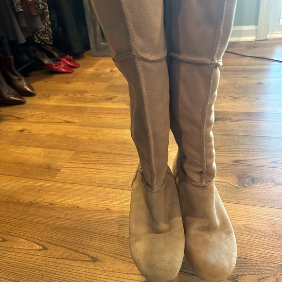 Women's Tan Knee-High Boots - Picture 6 of 7
